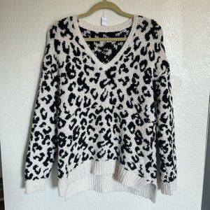 Ugg sweater black and white leopard size small